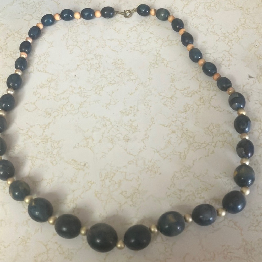 Elegant vintage Beaded Necklace